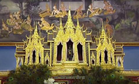 พระสยามเทวาธิราช พระวิมานไม้แกะสลักปิดทองสามมุข พระที่นั่งไพศาลทักษิณ