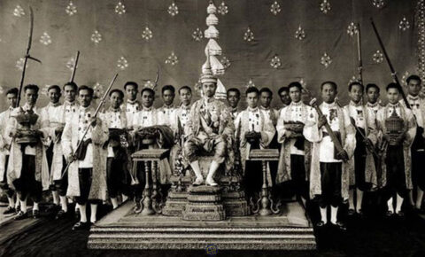 พระมหากษัตริย์ไทยพระองค์แรก ภายใต้การปกครองระบอบประชาธิปไตย
